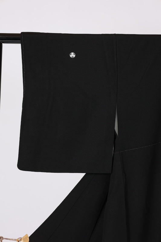 Black formal kimono used (Kurotomesode) - Gold and white, dappled pattern, gold embroidery, floral design, five crests, three oak leaves, J7