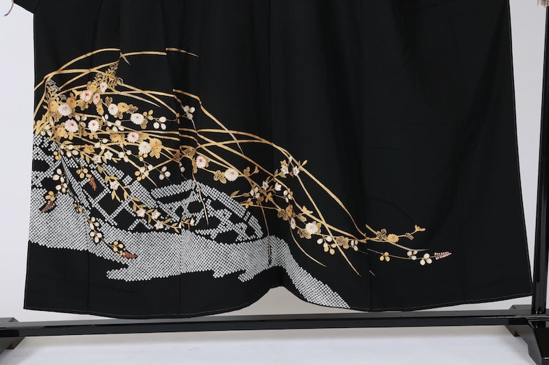 Black formal kimono used (Kurotomesode) - Gold and white, dappled pattern, gold embroidery, floral design, five crests, three oak leaves, J7