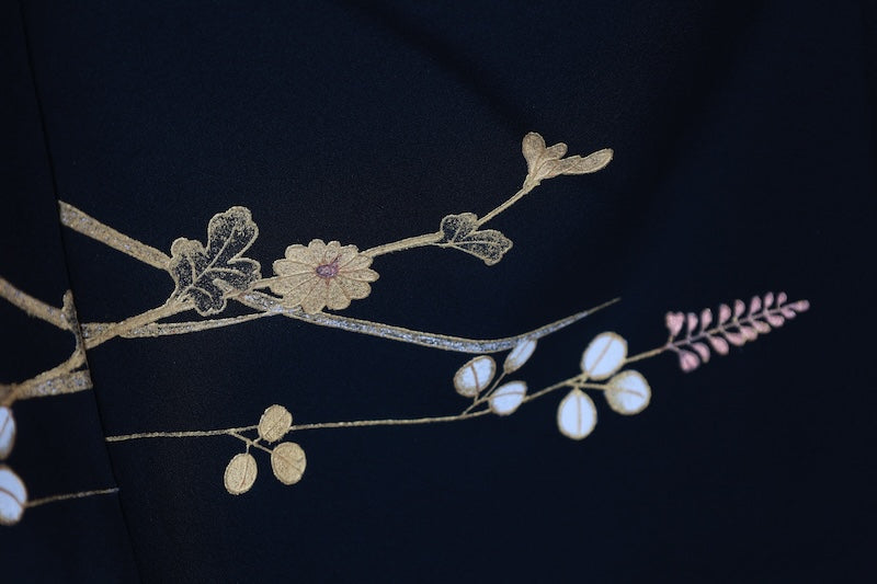 Black formal kimono used (Kurotomesode) - Gold and white, dappled pattern, gold embroidery, floral design, five crests, three oak leaves, J7