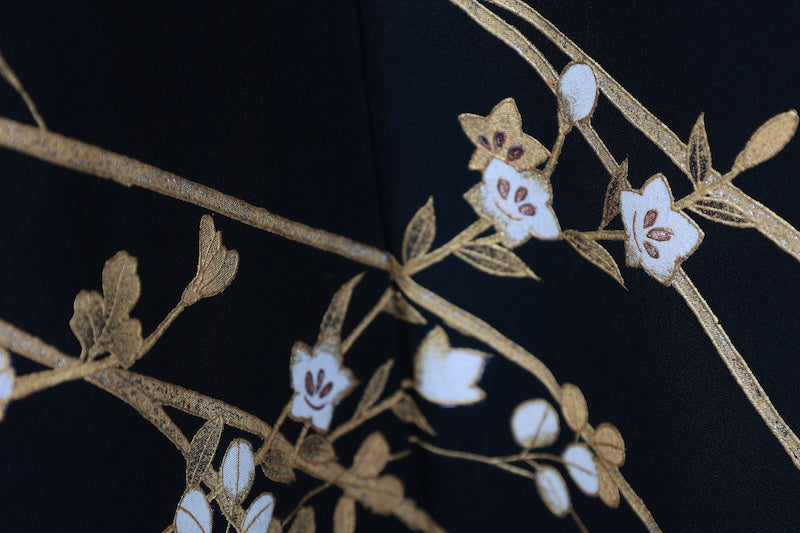 Black formal kimono used (Kurotomesode) - Gold and white, dappled pattern, gold embroidery, floral design, five crests, three oak leaves, J7