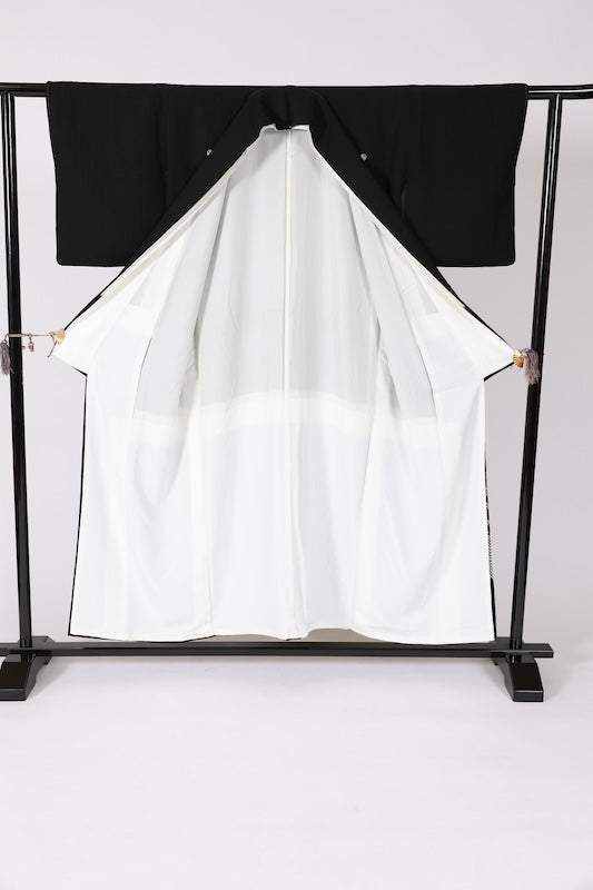 Black formal kimono used (Kurotomesode) - Gold and white, dappled pattern, gold embroidery, floral design, five crests, three oak leaves, J7