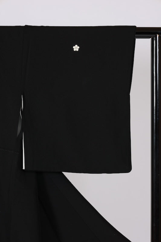 Black formal kimono used (Kurotomesode), Kyoto Yuzen dyeing, coral, indigo, ochre, green, brown, pine, bamboo, camellia, garden, hand-painted, five crests (plum blossom), J13