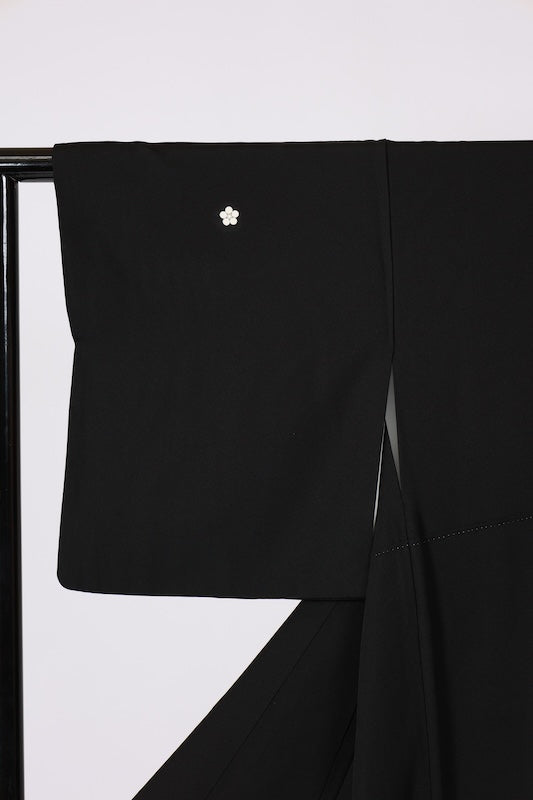 Black formal kimono used (Kurotomesode), Kyoto Yuzen dyeing, coral, indigo, ochre, green, brown, pine, bamboo, camellia, garden, hand-painted, five crests (plum blossom), J13