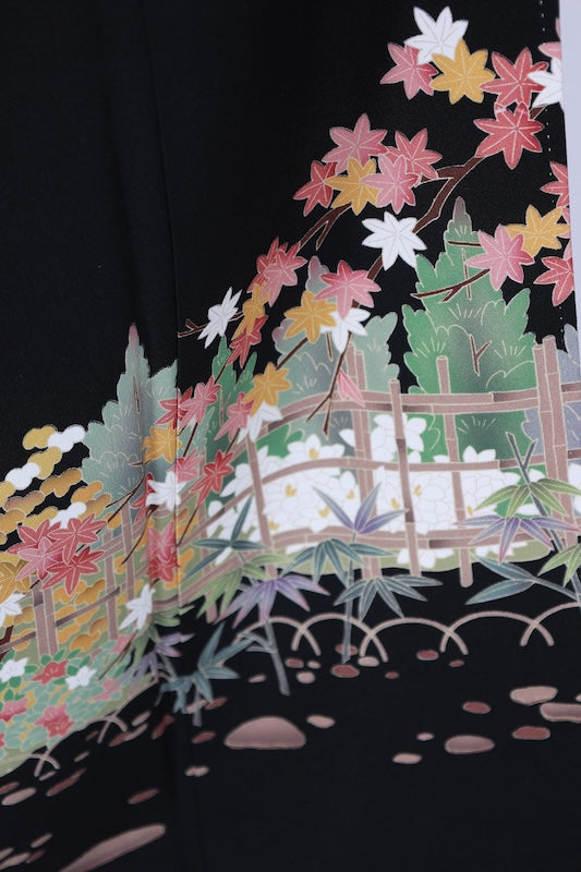 Black formal kimono used (Kurotomesode), Kyoto Yuzen dyeing, coral, indigo, ochre, green, brown, pine, bamboo, camellia, garden, hand-painted, five crests (plum blossom), J13
