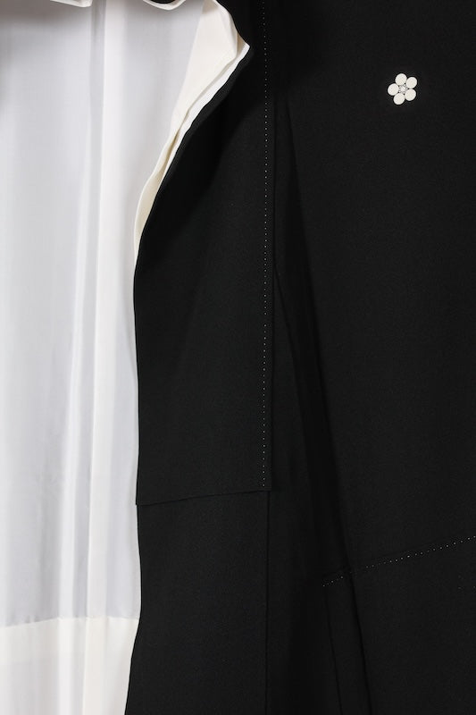 Black formal kimono used (Kurotomesode), Kyoto Yuzen dyeing, coral, indigo, ochre, green, brown, pine, bamboo, camellia, garden, hand-painted, five crests (plum blossom), J13