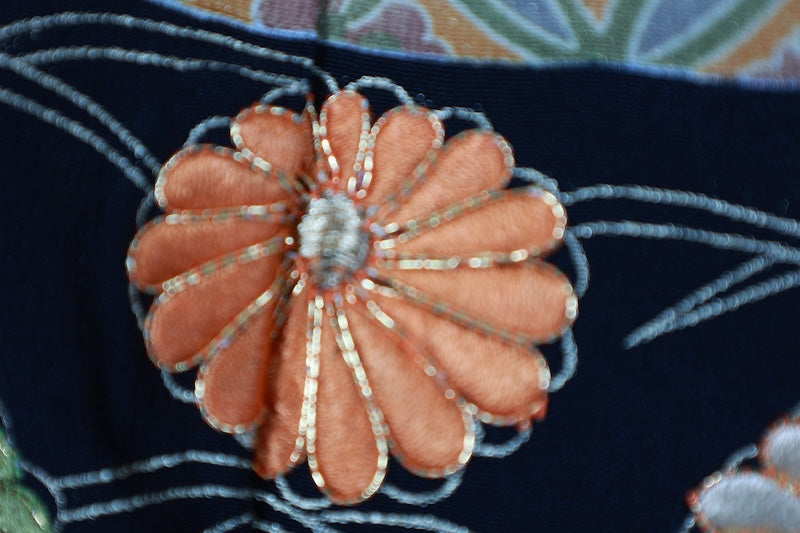 Black formal kimono used (Kurotomesode) - Gold, Green, Beige, Ochre, Blue - Pine, Five-part chrysanthemum crest, Seigaiha wave pattern, Shippo pattern, Dewdrop grass, Chrysanthemum, Gold thread embroidery, Kyo-Yuzen dyeing - J3