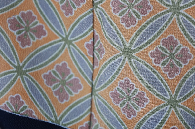 Black formal kimono used (Kurotomesode) - Gold, Green, Beige, Ochre, Blue - Pine, Five-part chrysanthemum crest, Seigaiha wave pattern, Shippo pattern, Dewdrop grass, Chrysanthemum, Gold thread embroidery, Kyo-Yuzen dyeing - J3