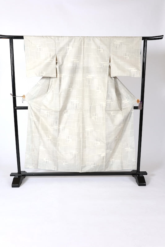 used Authentic white Oshima Tsumugi silk fabric, white and indigo, seven-mark weave, abstract pattern, J39