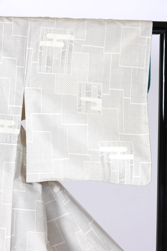 used Authentic white Oshima Tsumugi silk fabric, white and indigo, seven-mark weave, abstract pattern, J39