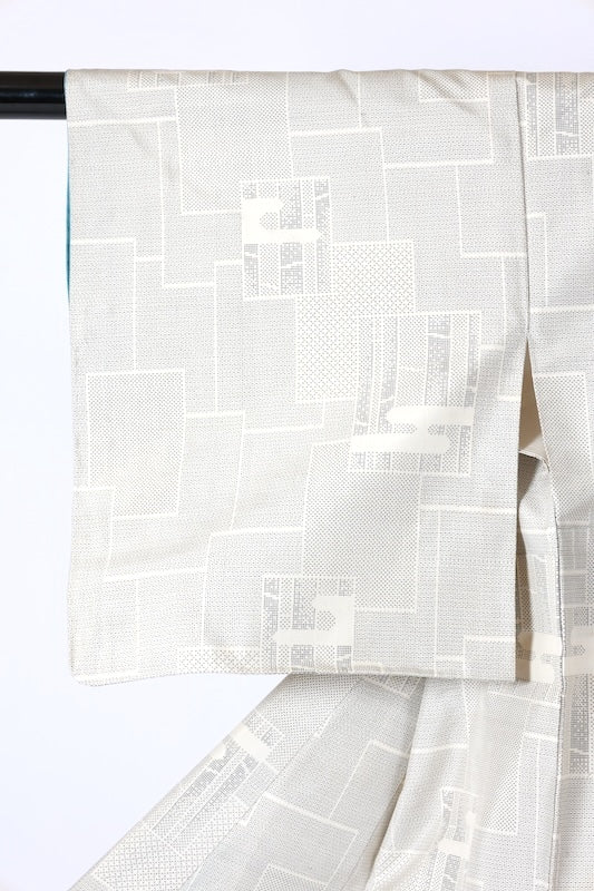 used Authentic white Oshima Tsumugi silk fabric, white and indigo, seven-mark weave, abstract pattern, J39