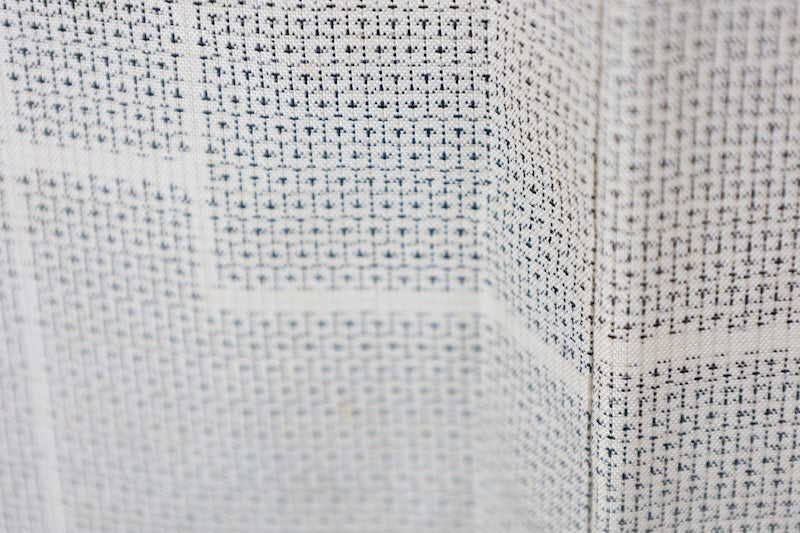 used Authentic white Oshima Tsumugi silk fabric, white and indigo, seven-mark weave, abstract pattern, J39