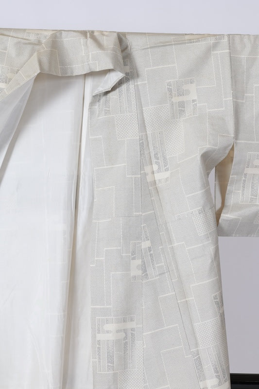 used Authentic white Oshima Tsumugi silk fabric, white and indigo, seven-mark weave, abstract pattern, J39