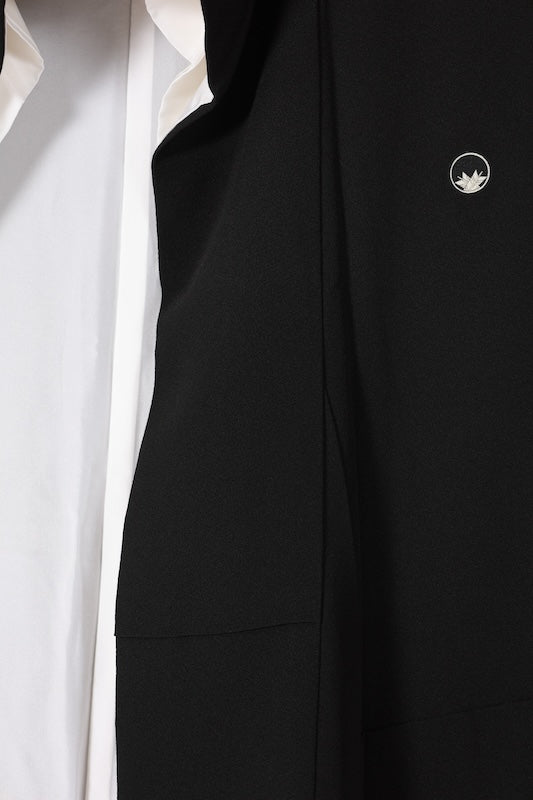 Black formal kimono used(Kurotomesode) with five crests of overlapping arrows in a circle, in shades of yellow-green, purple, indigo, coral, and white, depicting a seaside landscape, by a renowned artist, Kyoto Kaga Yuzen dyeing technique, L47