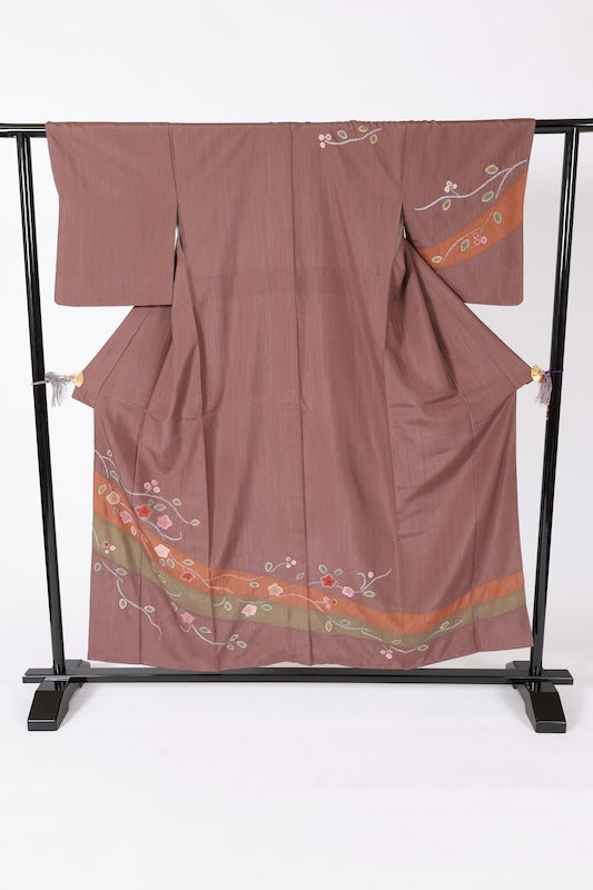 New, unused formal kimono (Houmongi), Tsumugi silk, shades of brown, green, purple, reddish-brown, embroidered tie-dye, hat tie-dye, floral pattern, L68