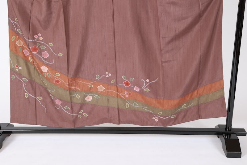 New, unused formal kimono (Houmongi), Tsumugi silk, shades of brown, green, purple, reddish-brown, embroidered tie-dye, hat tie-dye, floral pattern, L68