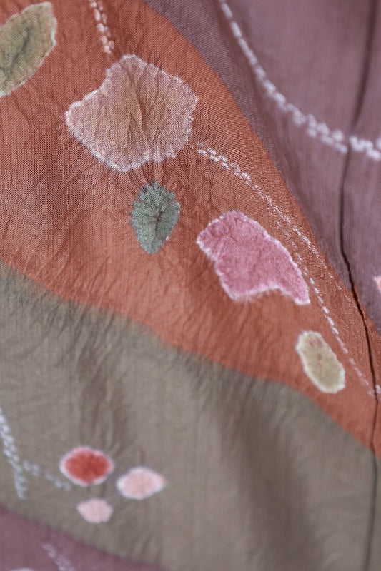 New, unused formal kimono (Houmongi), Tsumugi silk, shades of brown, green, purple, reddish-brown, embroidered tie-dye, hat tie-dye, floral pattern, L68