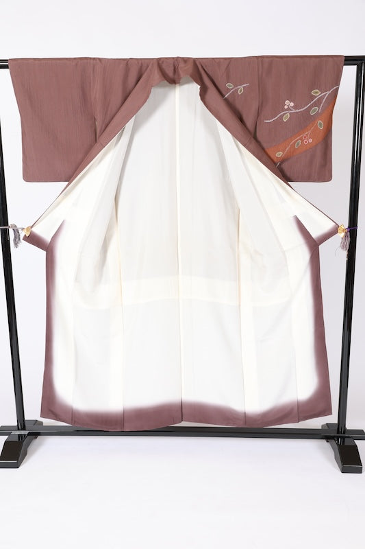 New, unused formal kimono (Houmongi), Tsumugi silk, shades of brown, green, purple, reddish-brown, embroidered tie-dye, hat tie-dye, floral pattern, L68