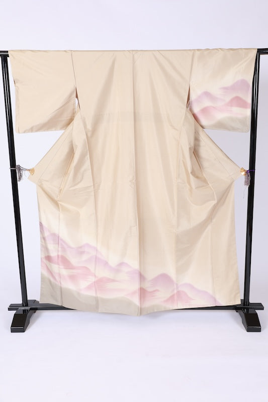 Visiting kimono used, Hakusan Tsumugi silk, beige, shades of purple, gray, distant mountain design, hand-painted, L76