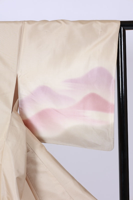 Visiting kimono used, Hakusan Tsumugi silk, beige, shades of purple, gray, distant mountain design, hand-painted, L76