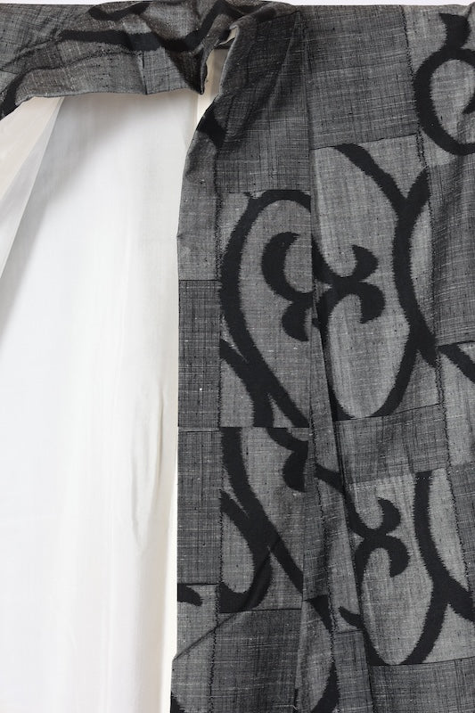 Japanese kimono used Silk pongee, shades of gray and black, arabesque pattern, ikat, handwoven, L75