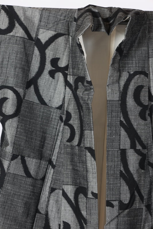 Japanese kimono used Silk pongee, shades of gray and black, arabesque pattern, ikat, handwoven, L75
