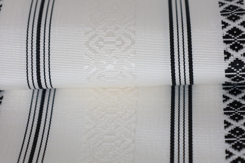 Nagoya obi, brand new, untailored, authentic Hakata weaving, Kenjo pattern, white and black, certificate included /G79