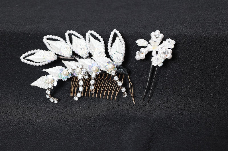 Hair Accessory – Silver, Pearl, Rhinestone pre-owned / D32