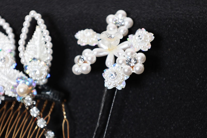 Hair Accessory – Silver, Pearl, Rhinestone pre-owned / D32
