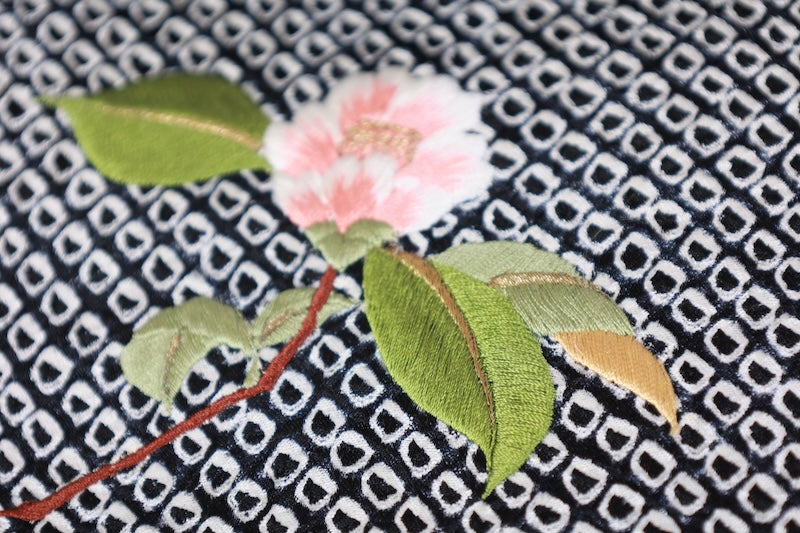 Nagoya obi used (sash) - Black, white, green, brown, golden brown - Shibori (tie-dye) pattern - Camellia design - Embroidery - L107
