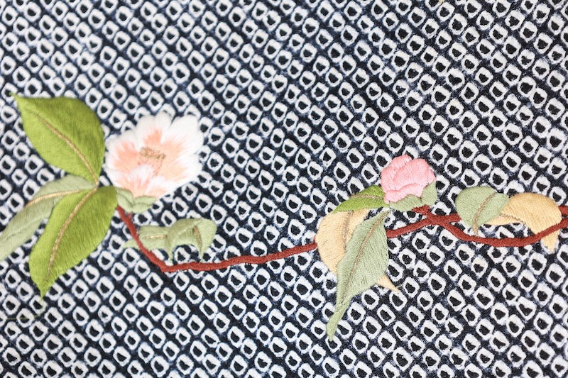 Nagoya obi used (sash) - Black, white, green, brown, golden brown - Shibori (tie-dye) pattern - Camellia design - Embroidery - L107