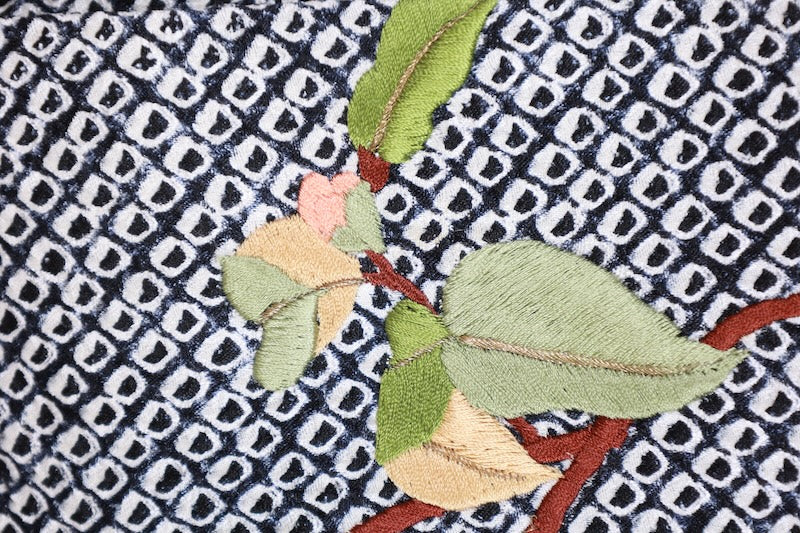 Nagoya obi used (sash) - Black, white, green, brown, golden brown - Shibori (tie-dye) pattern - Camellia design - Embroidery - L107