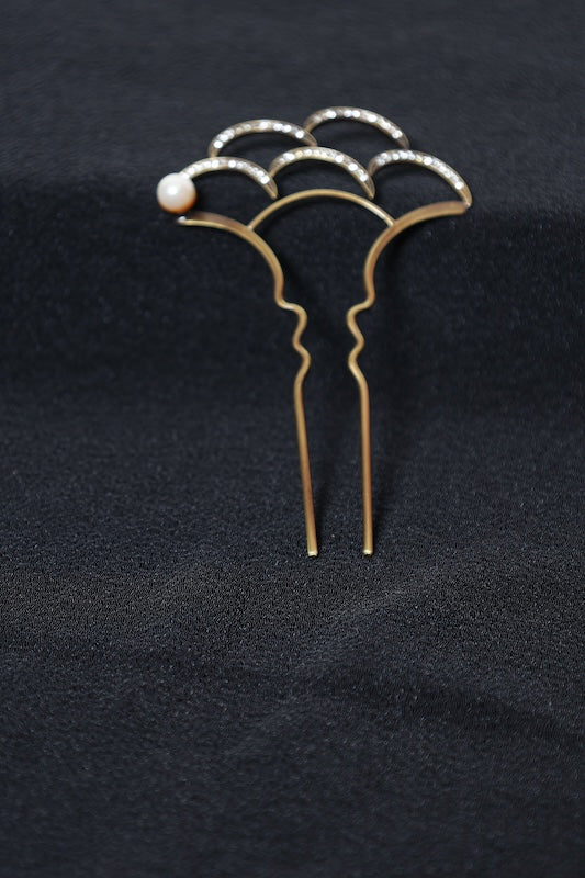 Hair Accessory  Gold, Pearl, Rhinestone pre-owned / D36