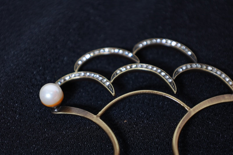 Hair Accessory  Gold, Pearl, Rhinestone pre-owned / D36