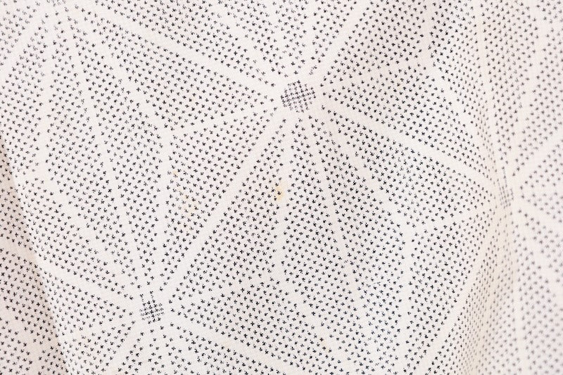 Japanese kimono used Authentic Oshima Tsumugi silk fabric, white and indigo, hemp leaf pattern, L117