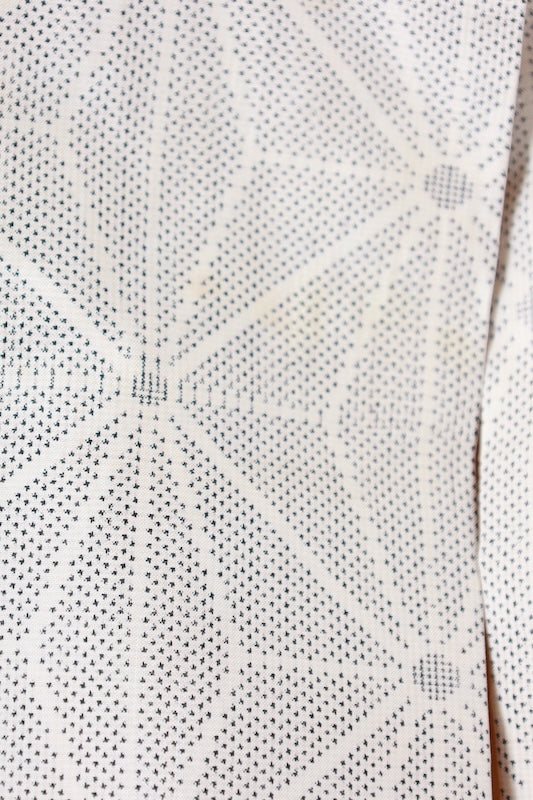 Japanese kimono used Authentic Oshima Tsumugi silk fabric, white and indigo, hemp leaf pattern, L117
