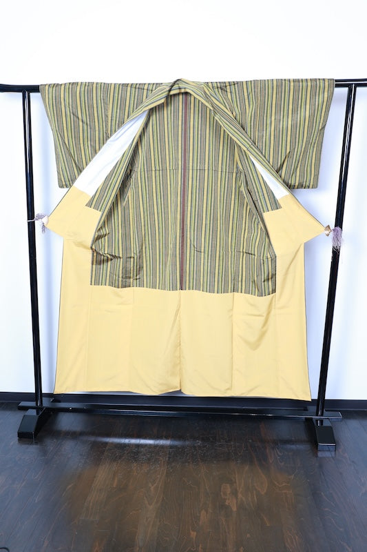 Tsumugi kimono Vibrant colors　used /D58