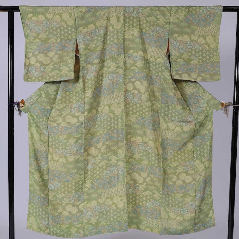 Japanese kimono  (Komon) S-size 100% silk  / 1368