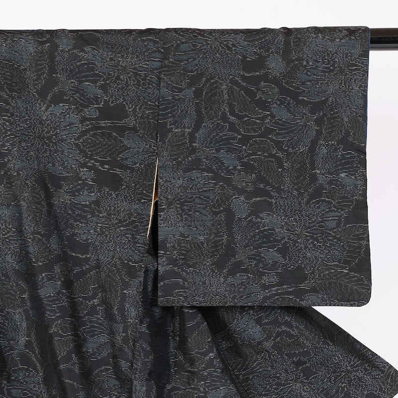Japanese kimono used <Tsumugi> Ssize  silk 100% /D001
