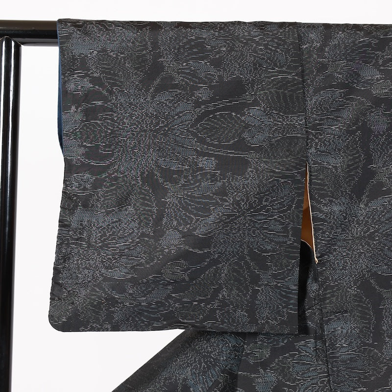 Japanese kimono used <Tsumugi> Ssize  silk 100% /D001