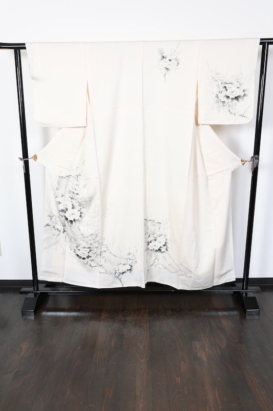 Houmongi kimono white Hand-painted with ink pre-owned /R573