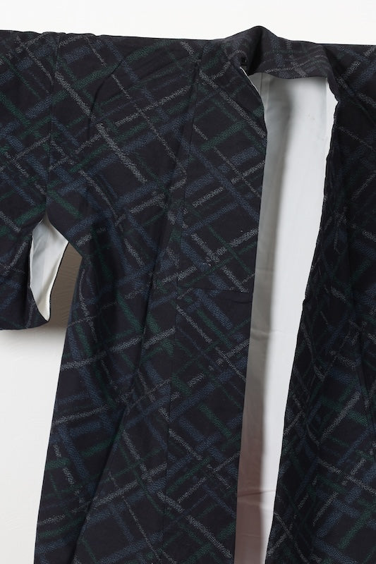 Japanese kimono used <Tsumugi> Ssize  silk 100% /T114