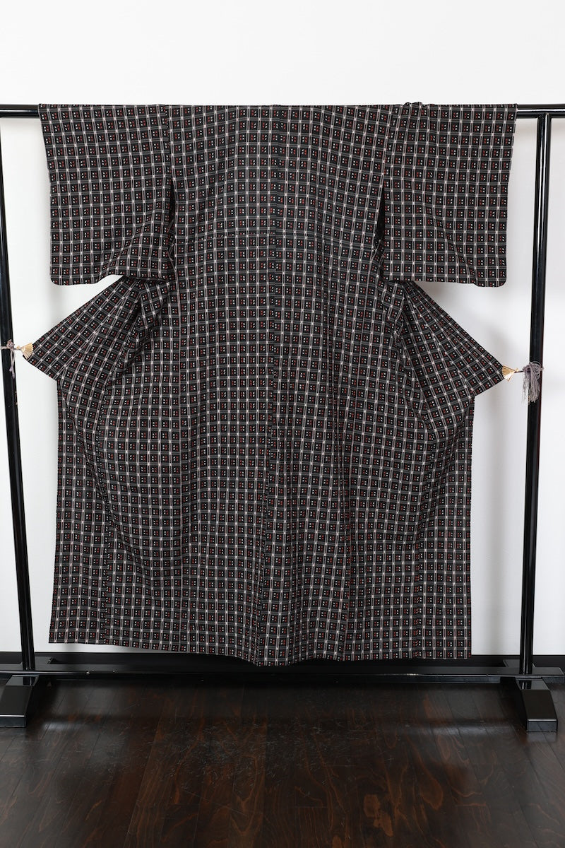 Tsumugi kimono black white Hand-woven pre-owned/R624