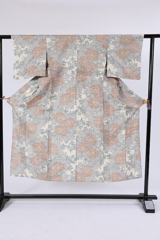 Japanease kimono used Ishige Yuki, white, brown, indigo, vermilion, flower100%silk A084