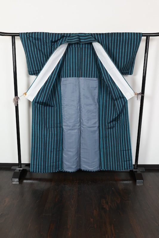 tsumugi kimono Turquoise / Indigo Hand-woven pre-owned /R638