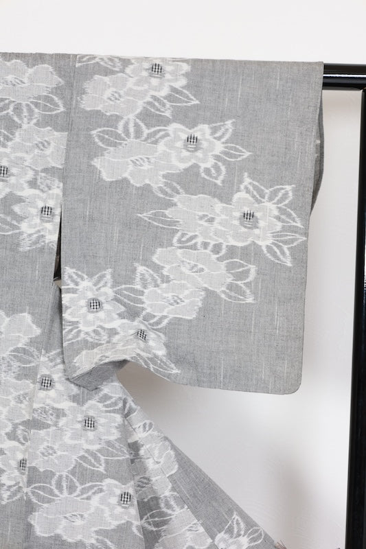 Komon kimono gray white flower pre-owned /R637