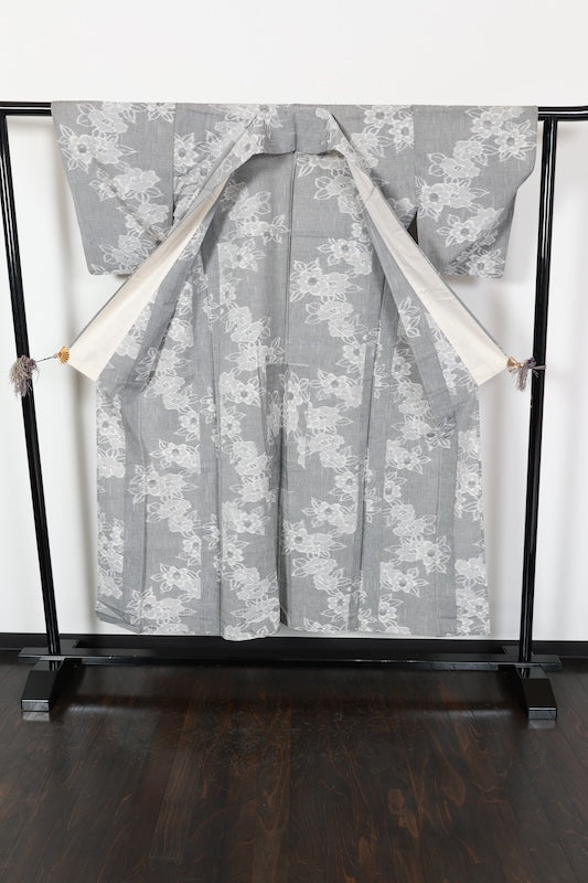 Komon kimono gray white flower pre-owned /R637