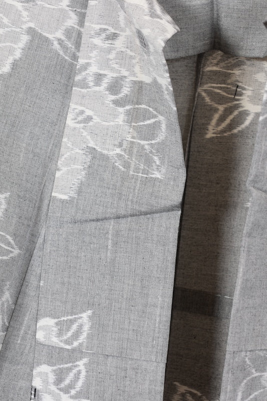 Komon kimono gray white flower pre-owned /R637