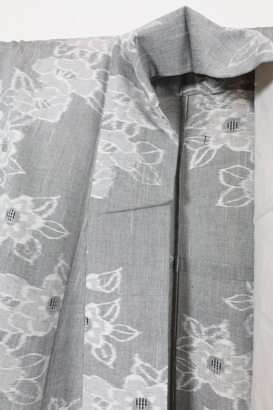 Komon kimono gray white flower pre-owned /R637