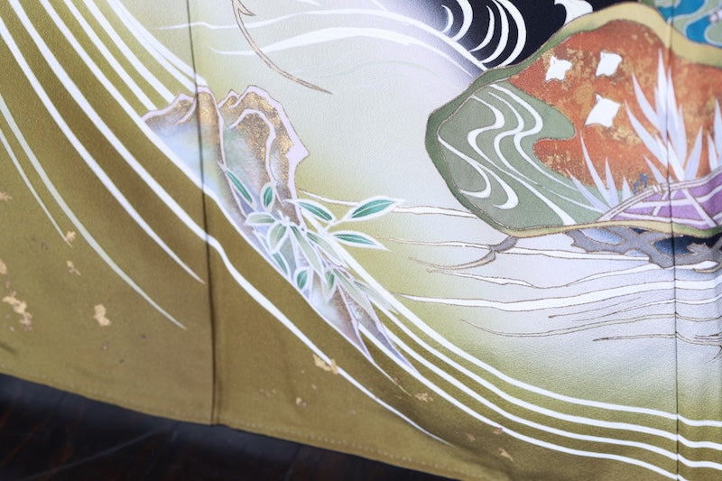 Kurotomesode kimono gold green pre-owned /AZ174