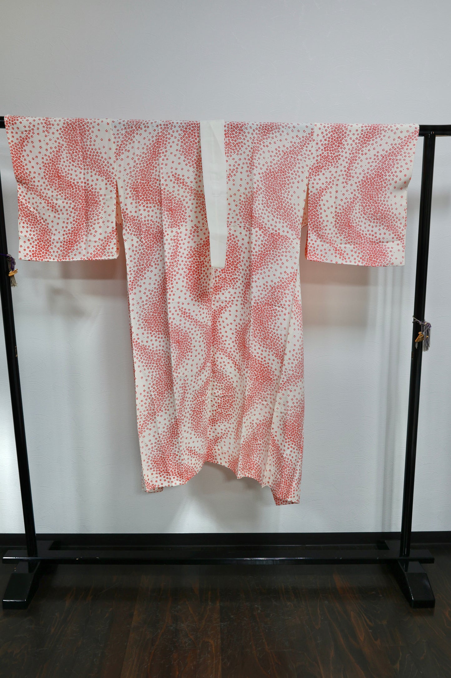 Nagajuban (long under-kimono) white red pre-owned /AZ50